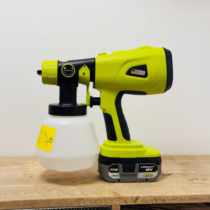 Pistolet do zwilżania powierzchni betonowych na baterie RYOBI ONE