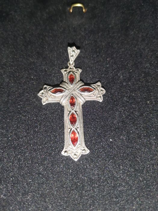 Piękny krzyż Wiktoriański w srebrze z granatami