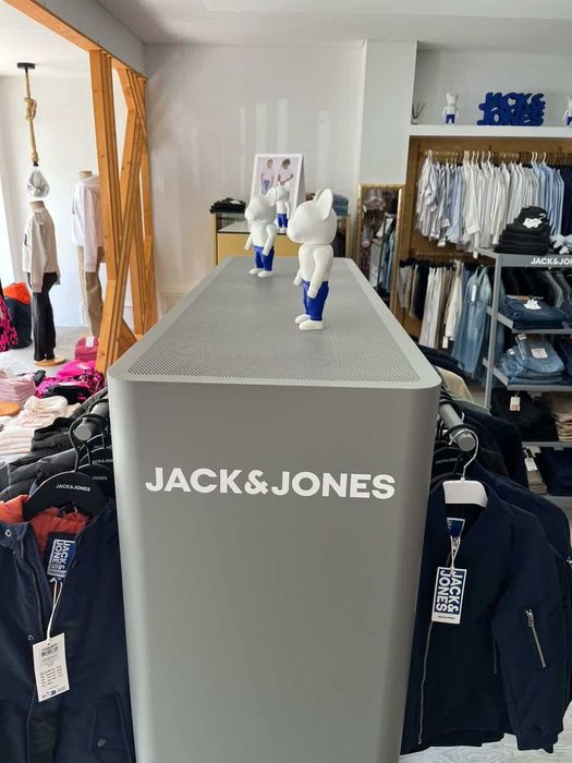Estante metálica jackjones para cabides