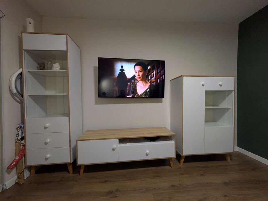 Продаю дві шафи та тумбу під телевізор