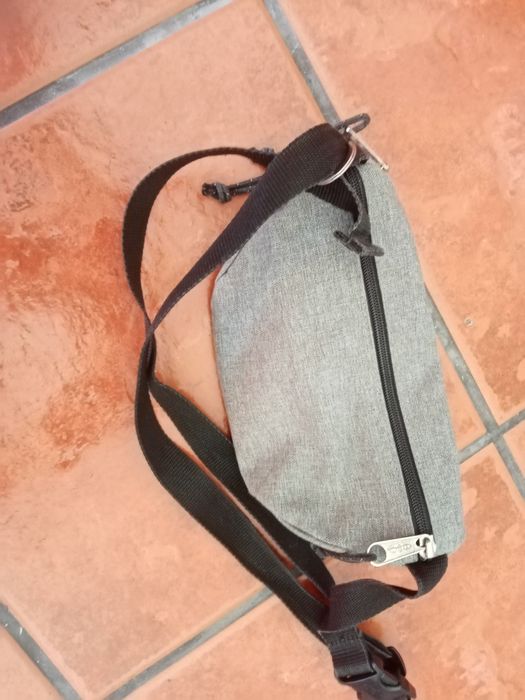 Bolsa Eastpak tiracol