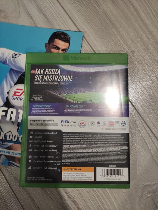FIFA 19 + poradnik do gry