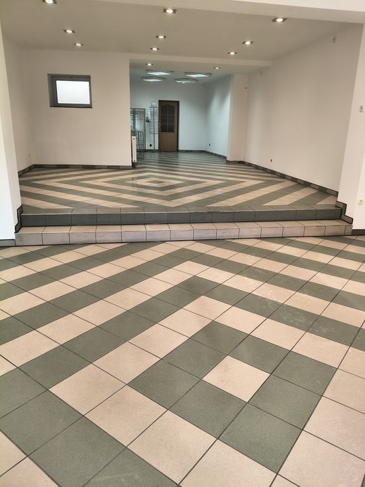 Lokal do wynajęcia 90m2 centrum Pniew