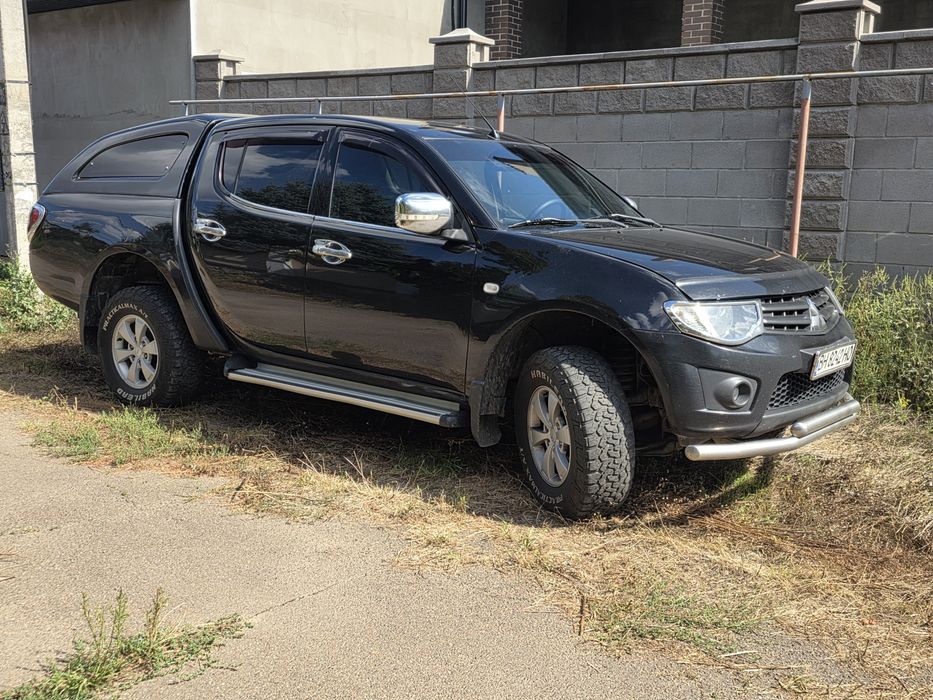 автомобиль  мицубиси л200