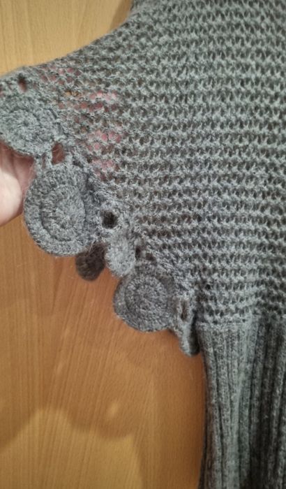 Camisola de gola alta,  da marca Sisley