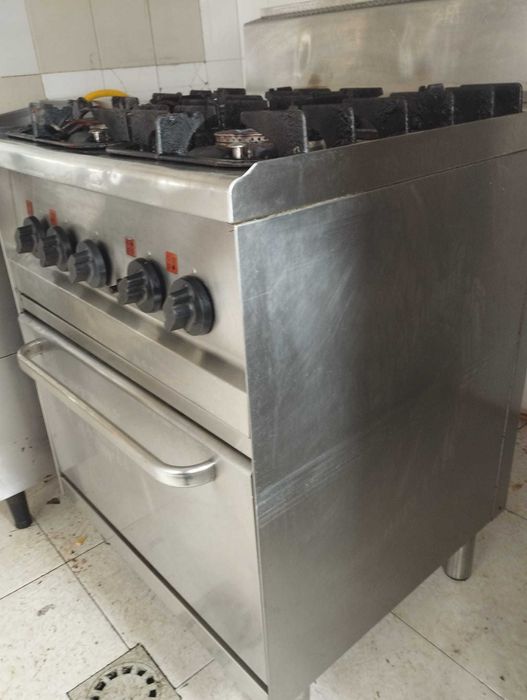 Fogão industrial de 4 bicos com forno