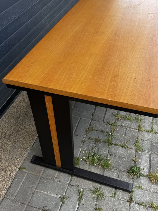 Mesa robusta varias finalidades