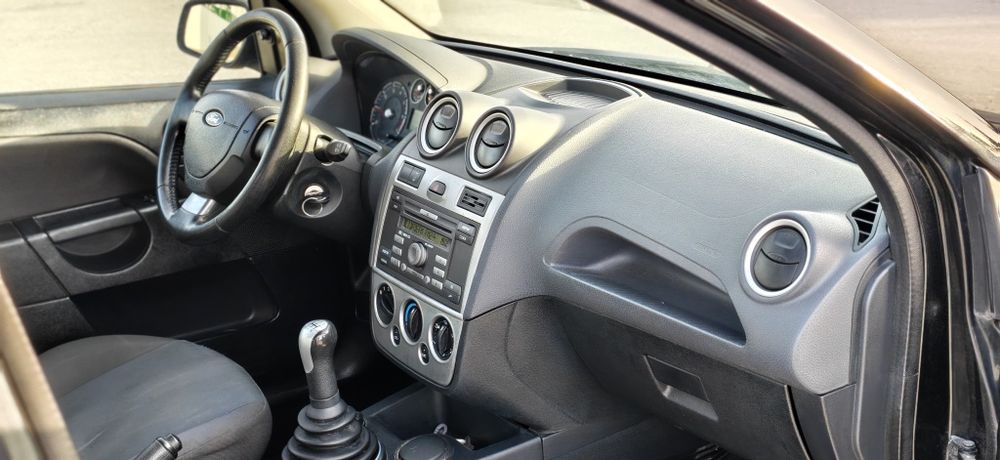 Ford Fiesta 1.2 Ghia Económico 5 Portas