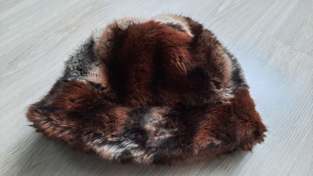 Czapka ze sztucznego futerka obwód 56cm