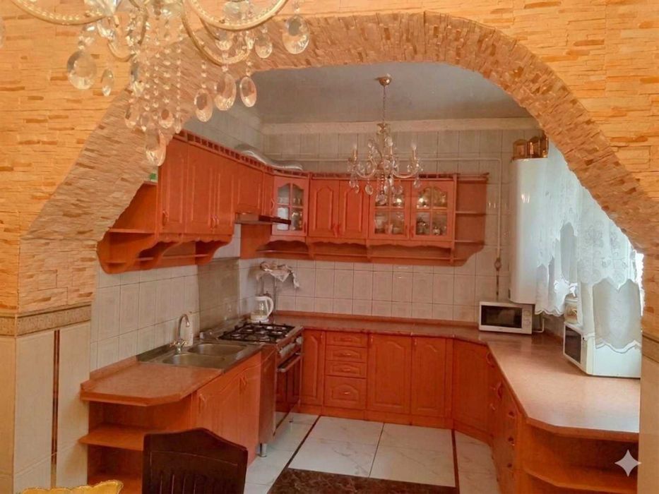 Продам гарний будинок з ремонтом в районі Масани