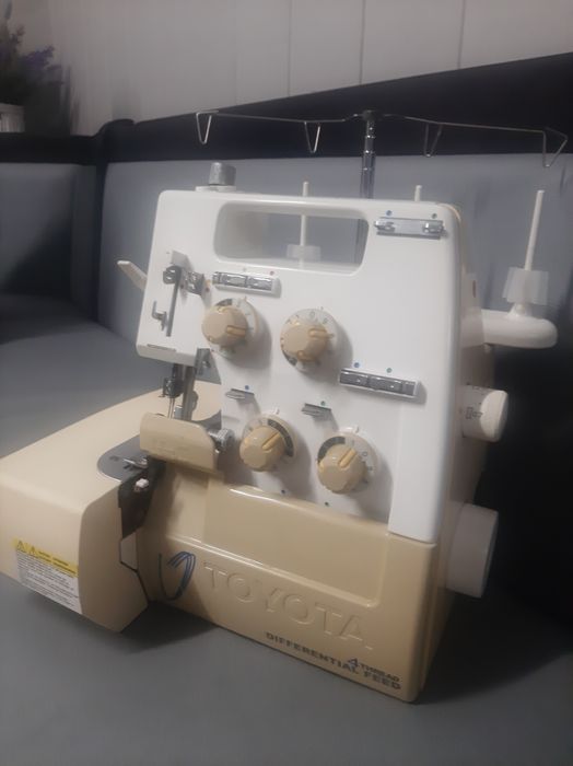 Швейна машина Оверлок