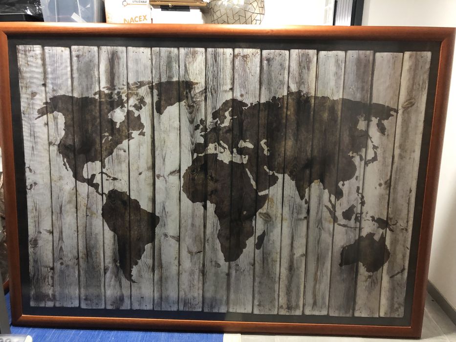 Quadro mapa mundo com moldura 220/155.