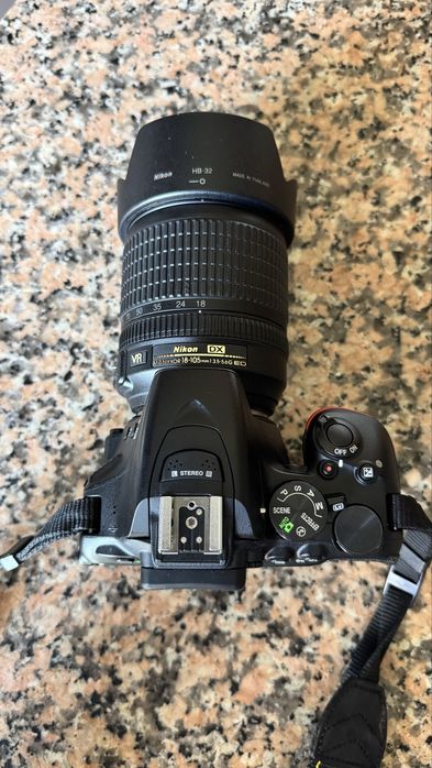 Nikon D5600 + Objetiva 18-105mm VR + Extras – usada 3/4 vezes nova!
