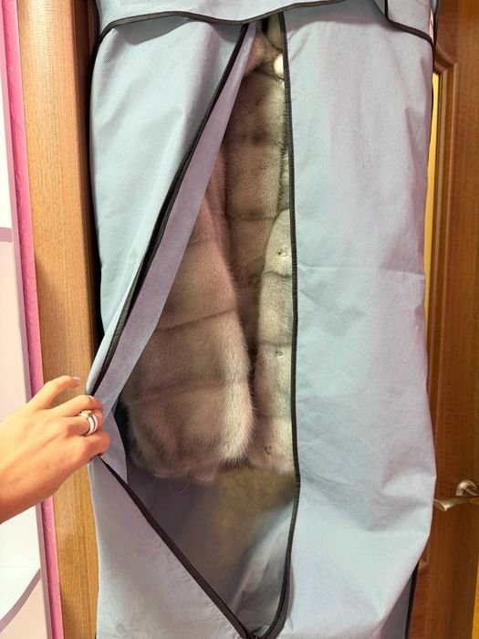 Норкова шуба в стильному кольорі