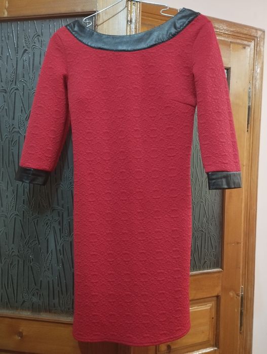 Плаття червоного кольору