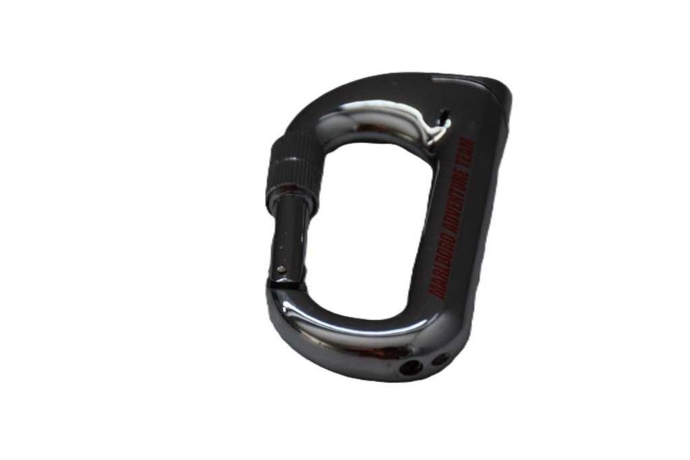 Isqueiro Marlboro com formato de mosquetão de segurança (carabiner)