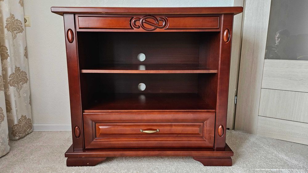 Zestaw mebli drewnianych