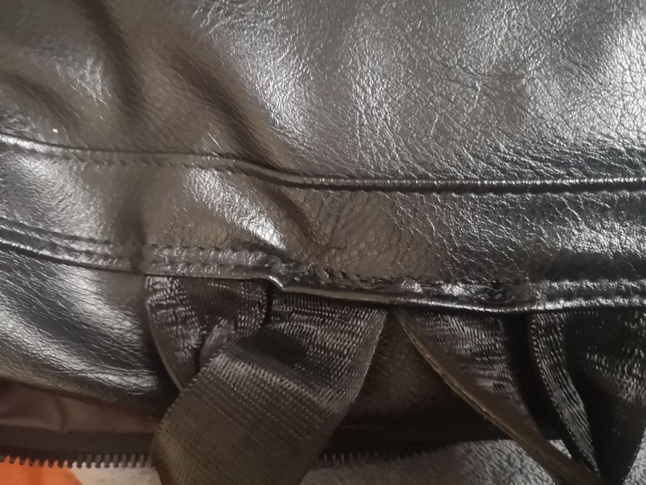 Czarny plecak miejski