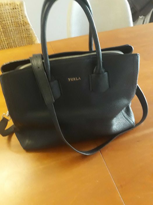 Mala preta Furla