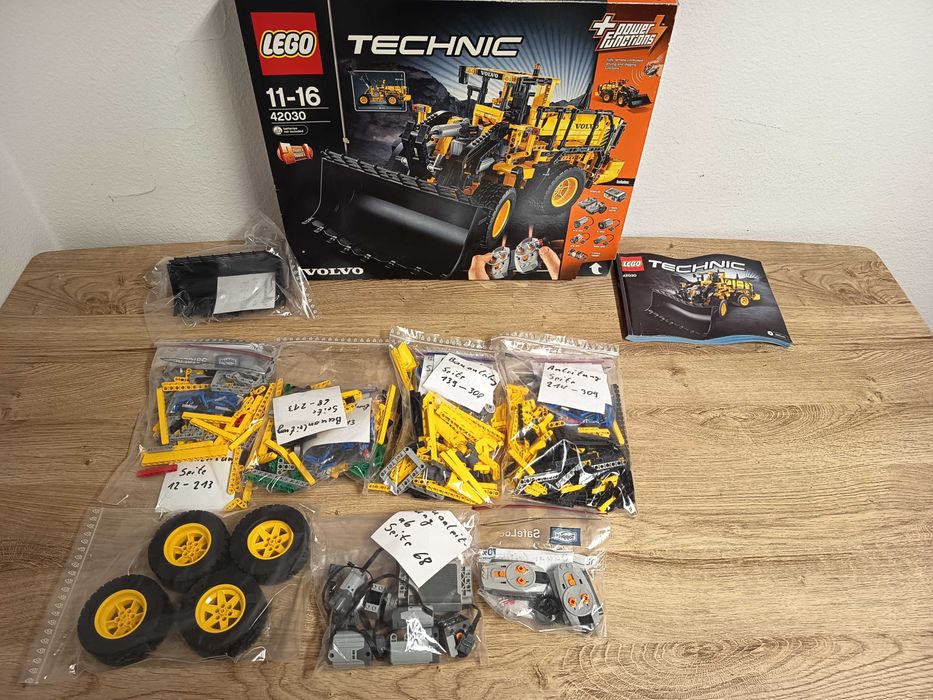 LEGO ® Technic ® 42030 ładowarka kołowa sterowana na podczerwień