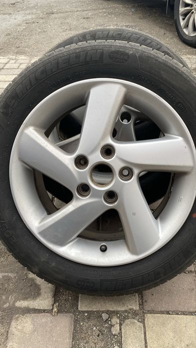Диски легкосплавні 5*114,3 R 16 на літній гумі