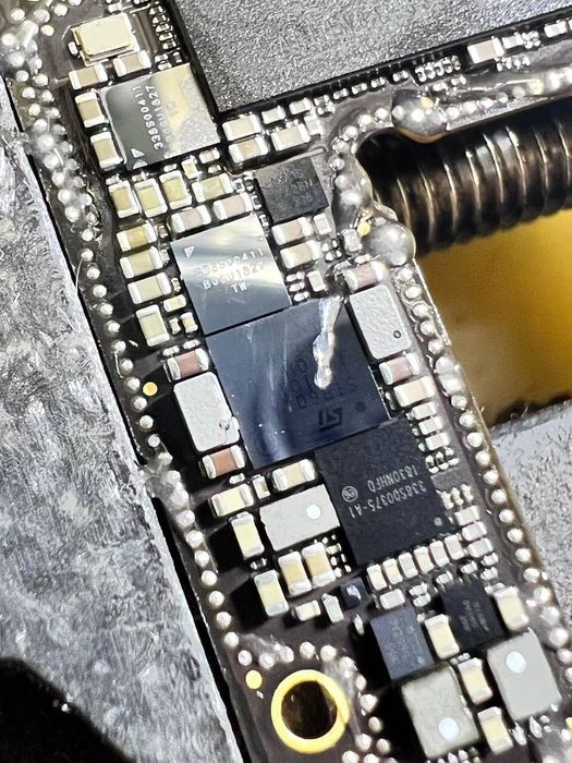 Ремонт iPhone, MacBook, iPad, Apple Watch. Ремонт техніки Apple Repair