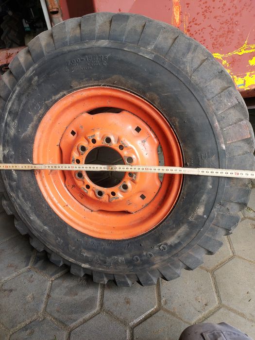 Rodas bobcat completas c/pneus rígidos