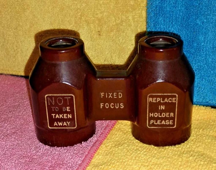 Binóculos de baquelite com foco fixo - U.A.D.C. Lda. Temple Chambers