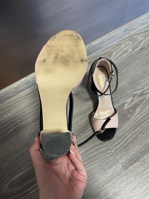 Бежево-чёрные босоножки на каблуке 8 см, размер 37