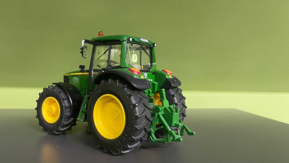 Siku traktor John Deere 1 32