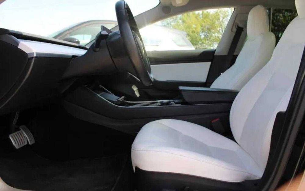 Продаж Tesla model 3 2019