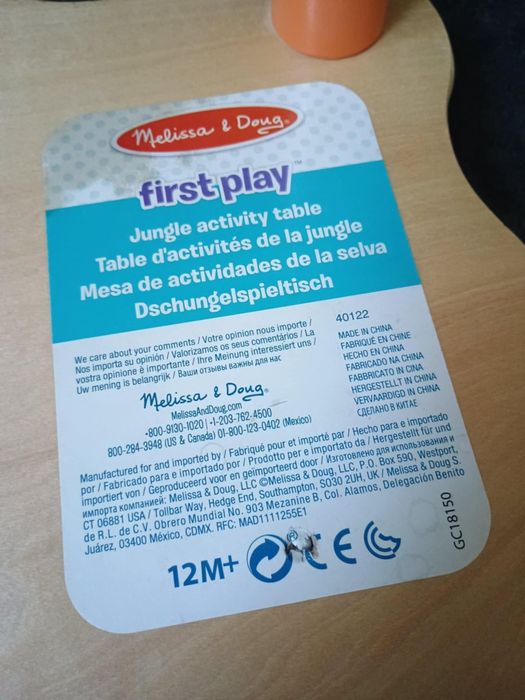 Drewniany stolik edukacyjny. Melissa & doug