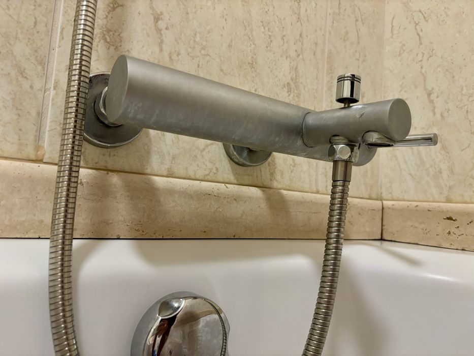 Torneira misturadora monocomando de parede para casa de banho