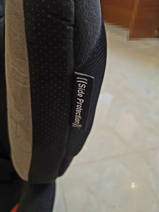 Преміальне автокрісло RECARO