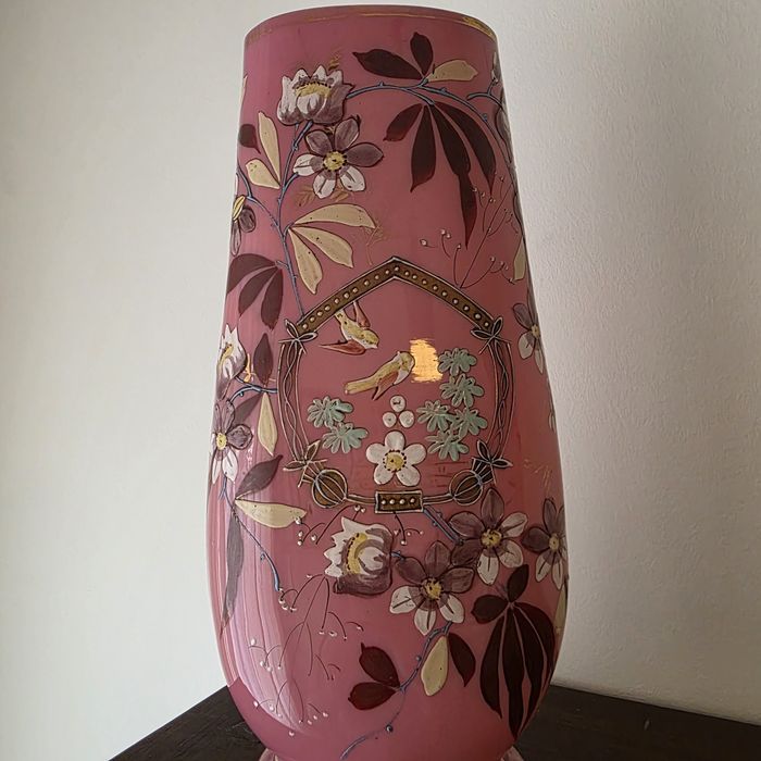 Jarra em vidro opalino rosa