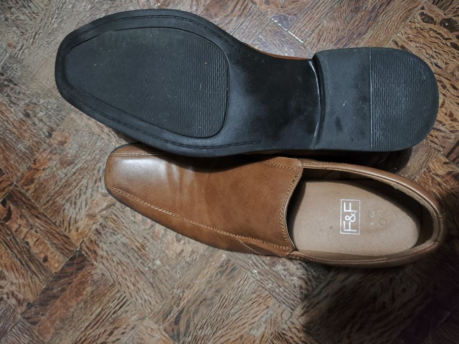 Sapatos de escritório Slip-in tamanho 42