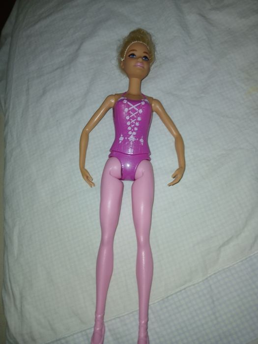 Bonecas barbie e frozen em bom estado