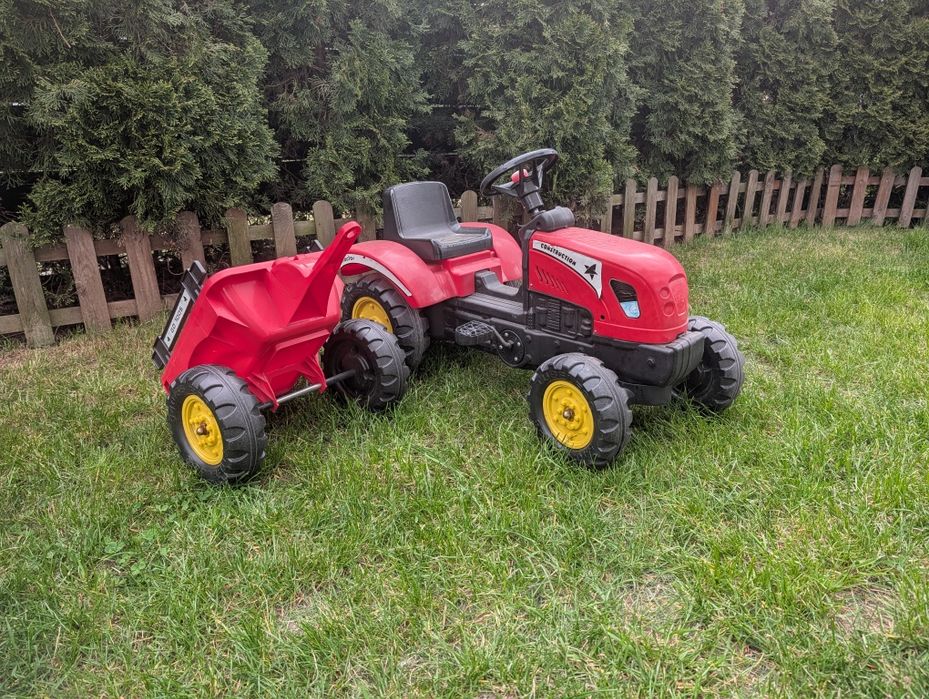 Traktor z przyczepą na pedały