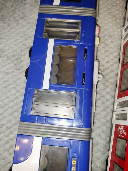 Dwa tramwaje pojazdy tramwaj z dźwiękiem