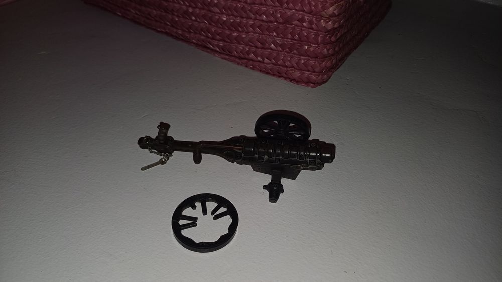 Afias antigos em ferro e plástico