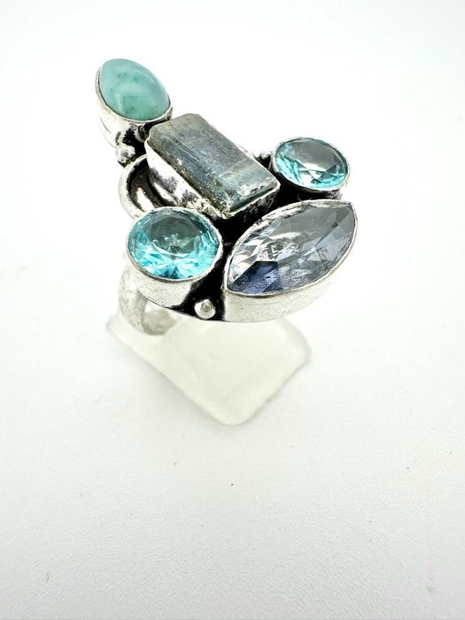 Pierścionek kamień naturalny
larimar, kyanit, topaz. Próba 925