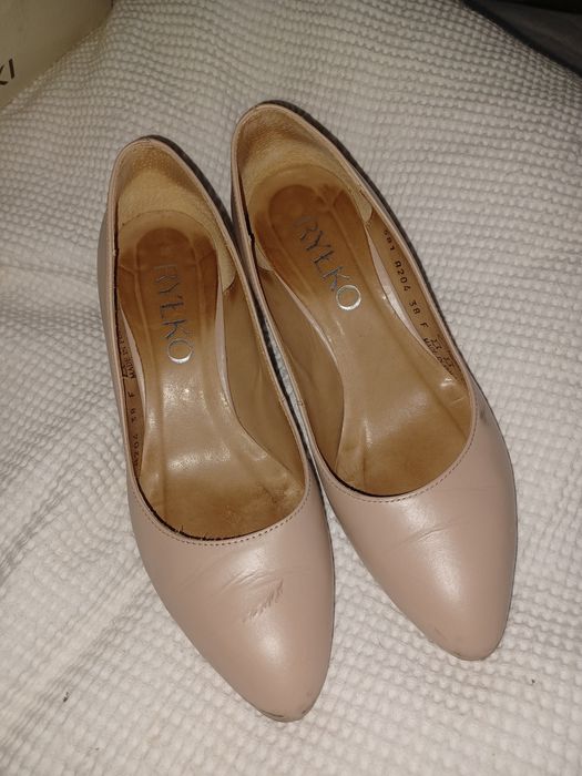 Buty czółenka Ryłko beżowe, roz. 38