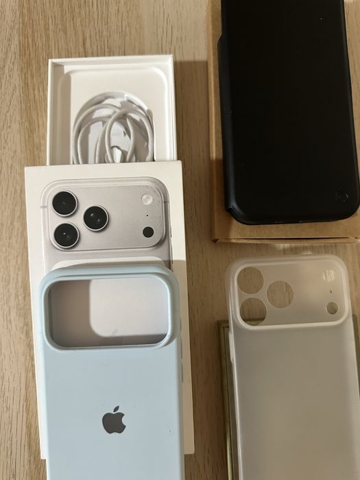 Iphone 17 Pro Max Silver 256 GB c/ fatura e garantia + cases
