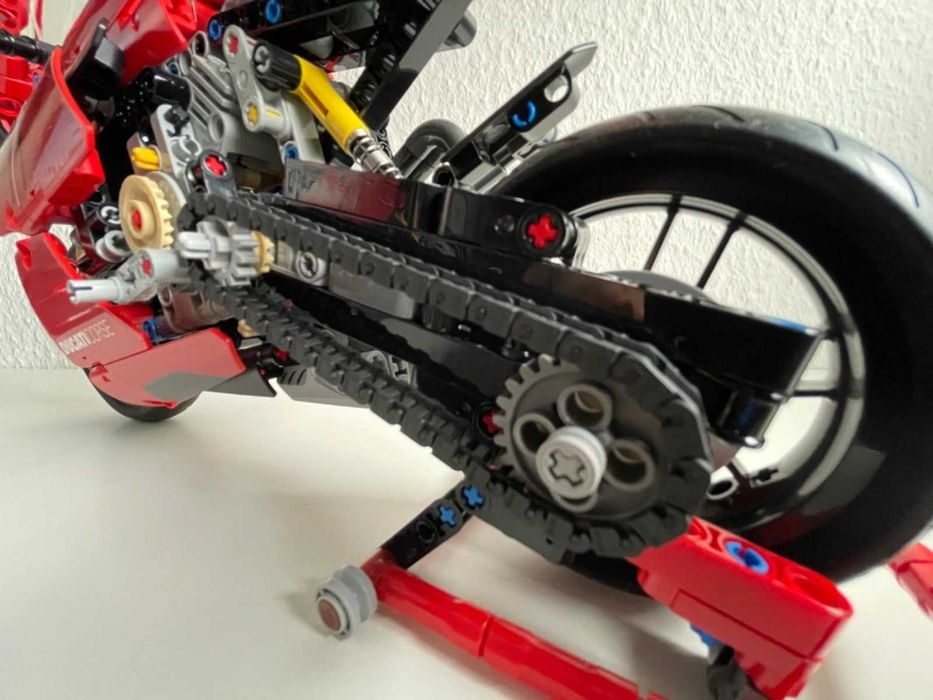 LEGO 42107 - Ducati Panigale V4 R