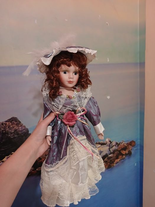 Фарфорова лялька колекційна декоративна
