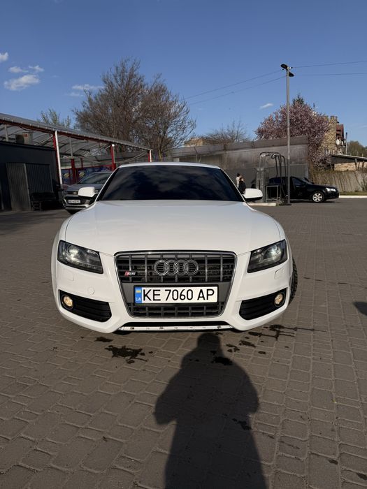 Ауди А5 2010 год 1.8 бензин
