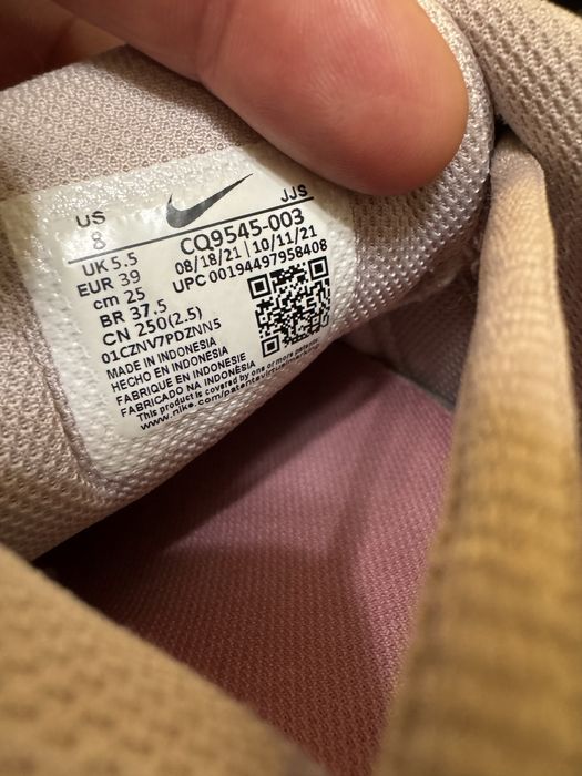 Кросівки жіночі Nike Legend Essential 2 39(25см) оригінал