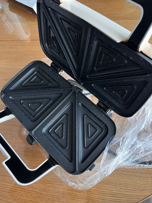 Opiekacz do kanapek tostów MPM o mocy 1200 W