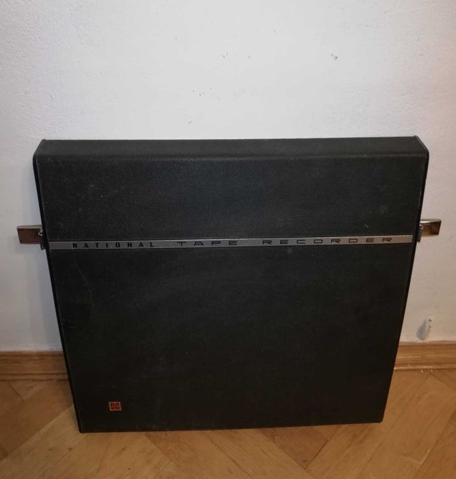 Pokrywa od magnetofonu szpulowego