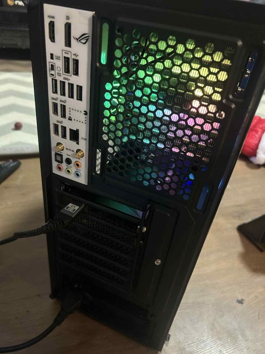 Sprzedam komputer do gier .